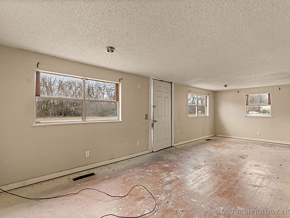 5th image of 207 S Bixby St