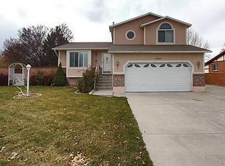 9560 S Caledonia Cir, South Jordan, UT 84009