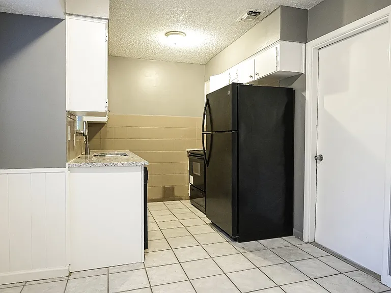 209 Royal Dr — Photo 6