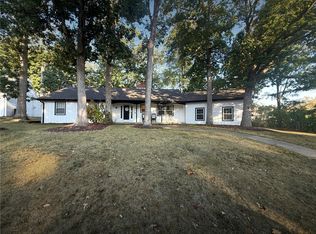 405 Hackberry Dr, Decatur, IL 62521