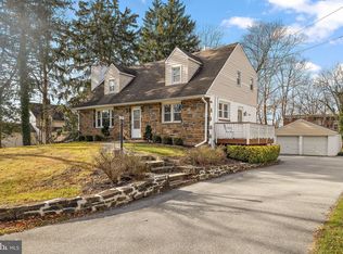 38 Meadowbrook Rd, Strafford, PA 19087