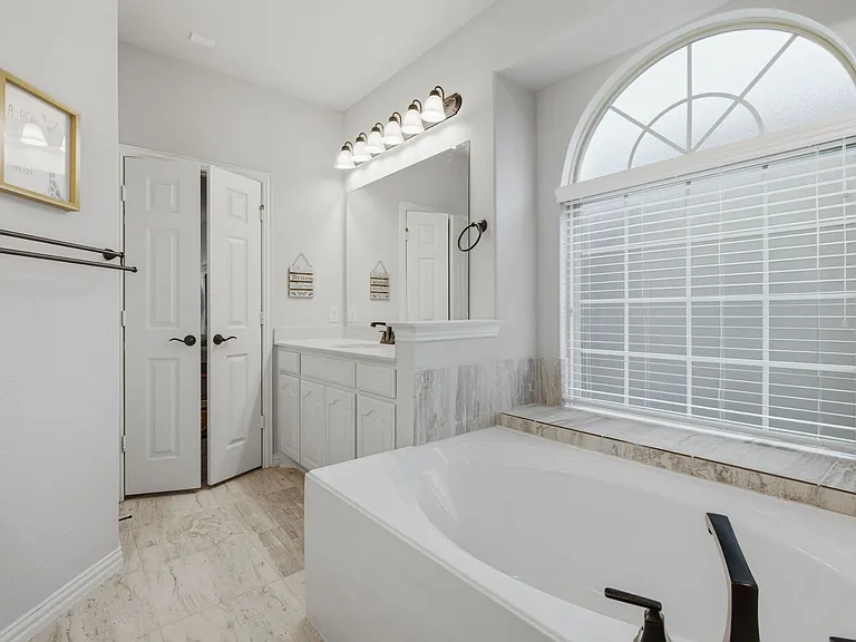 1216 Bayonet St — Photo 14