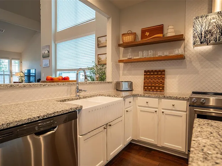 1215 Davis St — Photo 11