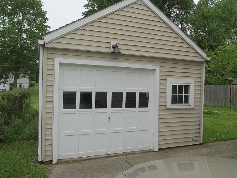 1042 Taggart St NW — Photo 3