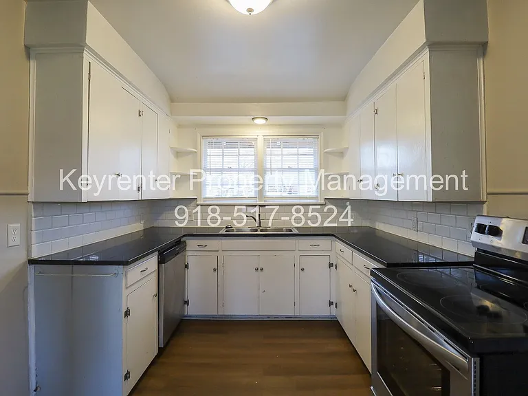 723 N Gary Pl — Photo 8
