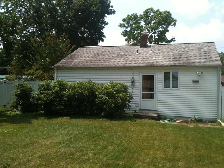 327 Ewing St — Photo 4
