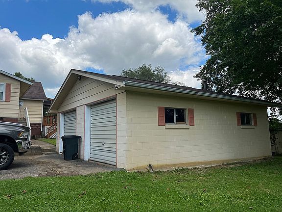 2nd image of 15 Oak Ln