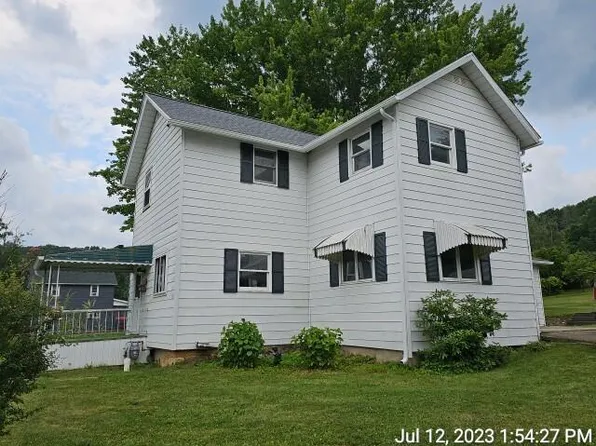 132 Brown St, Reynoldsville, PA 15851
