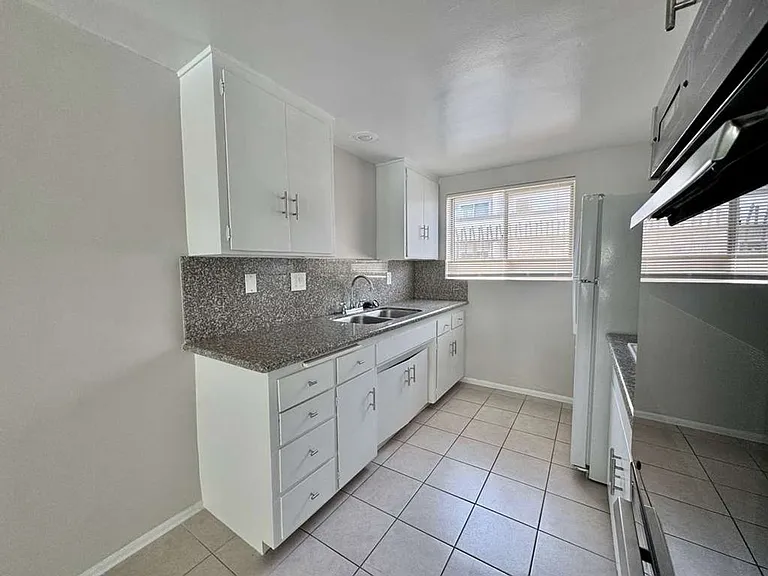 731 N Azusa Ave — Photo 13