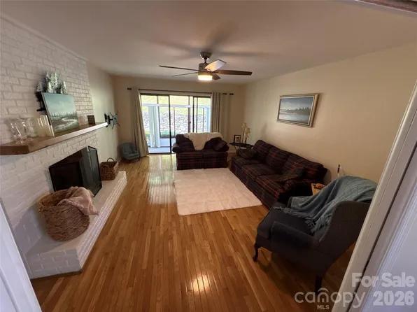 610 Britton Creek Dr, Hendersonville, NC 28791