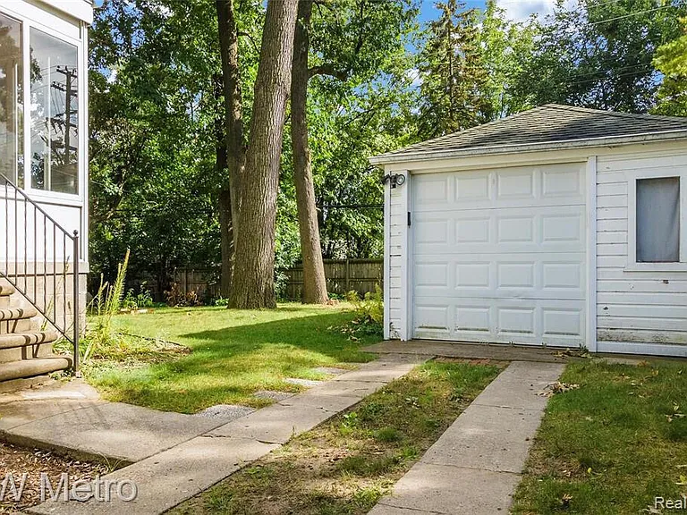 865 W Marshall St — Photo 19