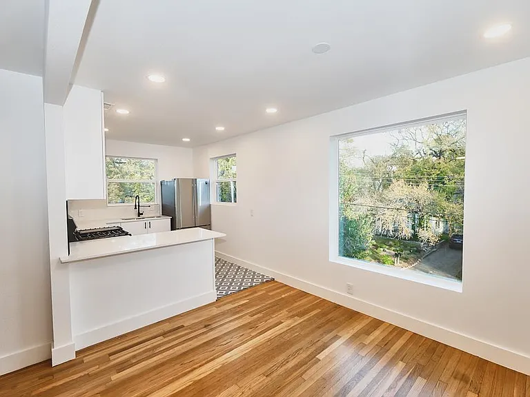 3300 Tom Green St #5 — Photo 9