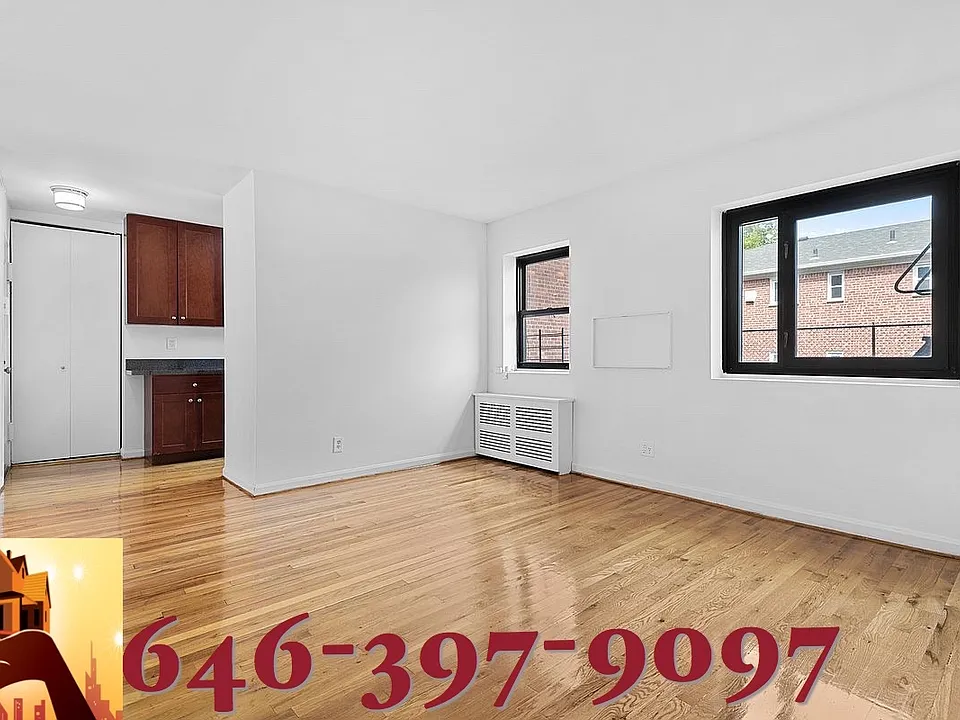 W 111th St