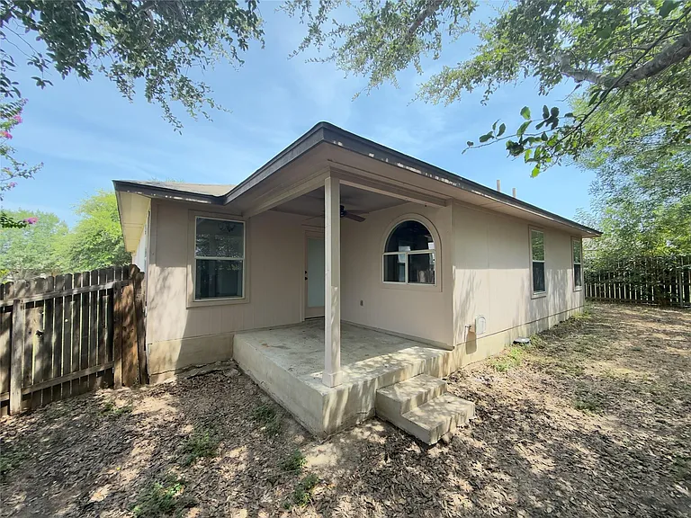 339 Oxford Dr — Photo 13