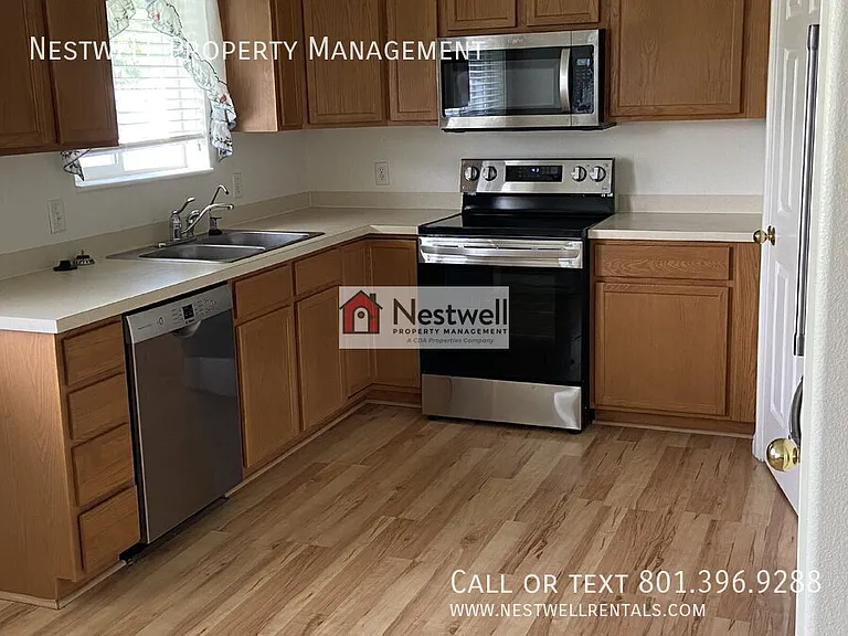 296 Pommel Dr — Photo 2