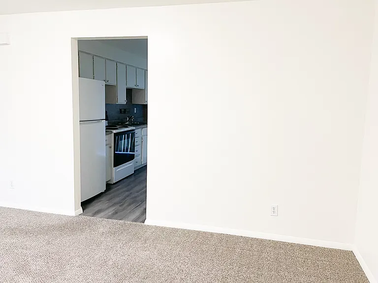 536 E Center St — Photo 3