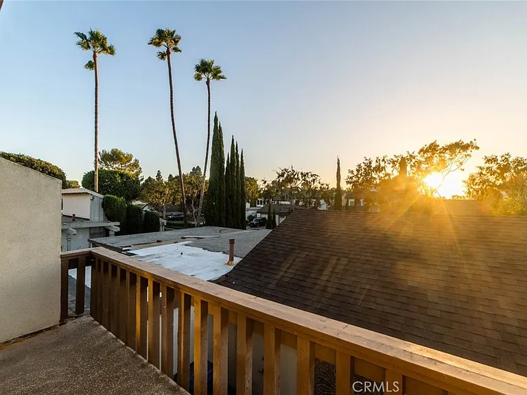 10 Oak Tree Ln — Photo 31