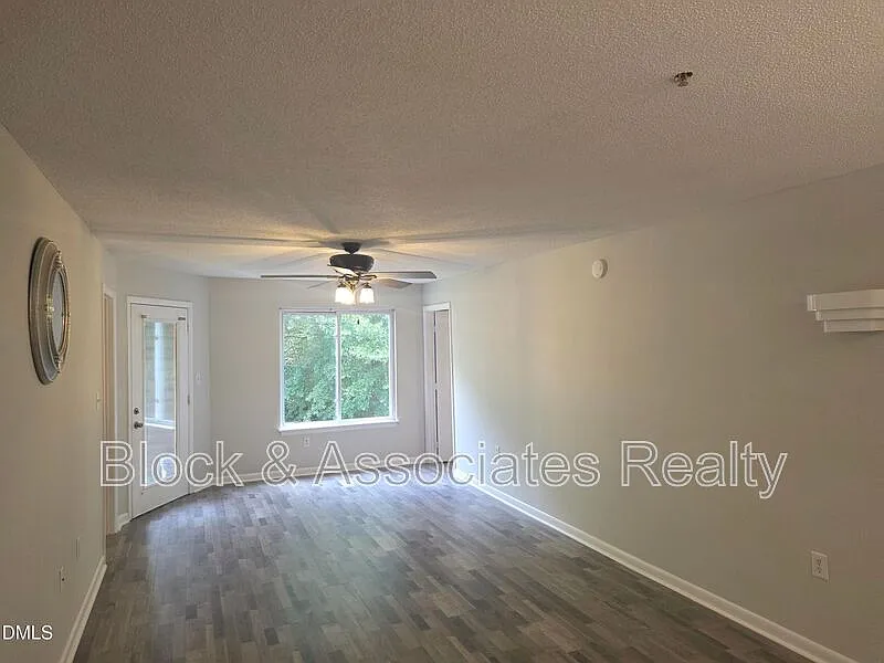4 bed, 4.0 bath, 1219 sqft, $1,999 — Photo 3