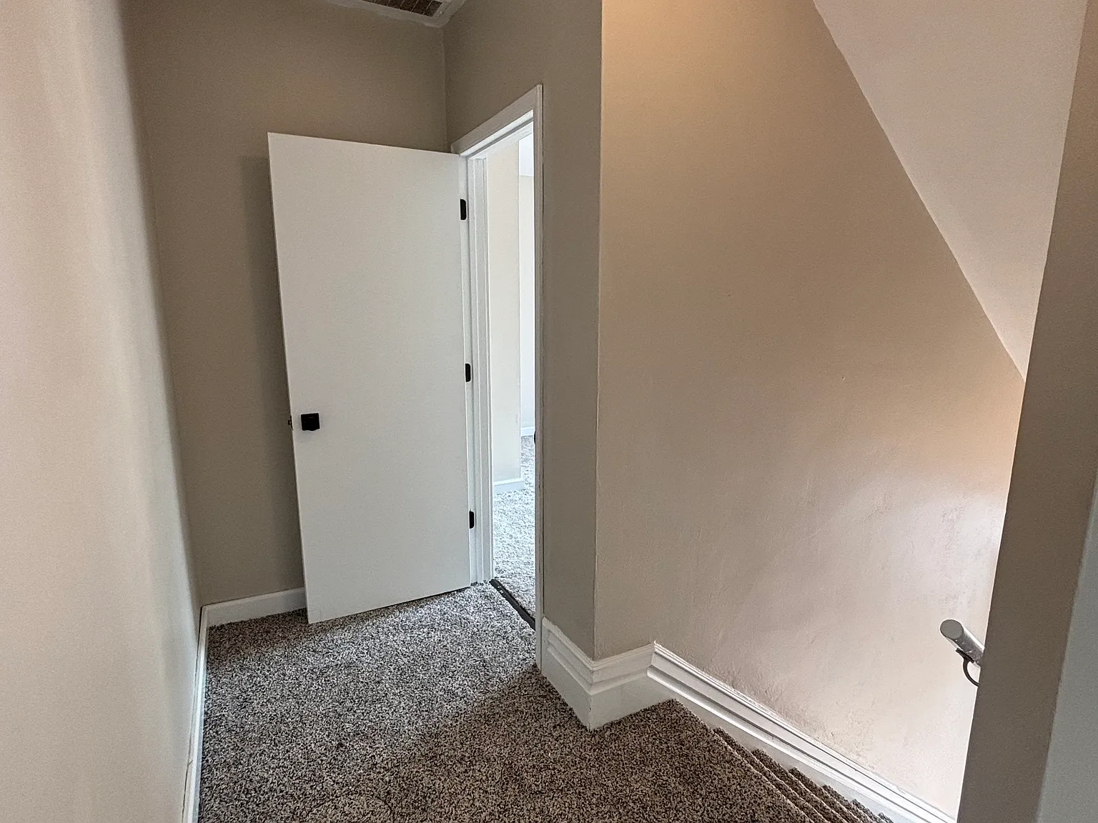 322 Johnson St — Photo 2