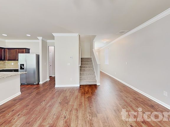 3rd image of 1095 Lear Dr