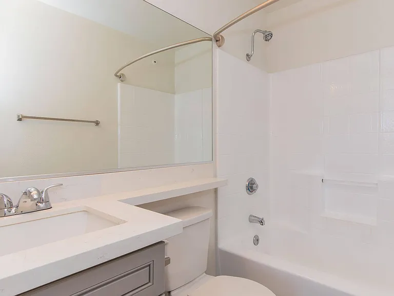 Glenoaks Terrace Apartments — Photo 26