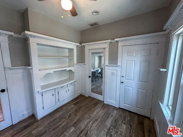 1554 W 46th St — Photo 23