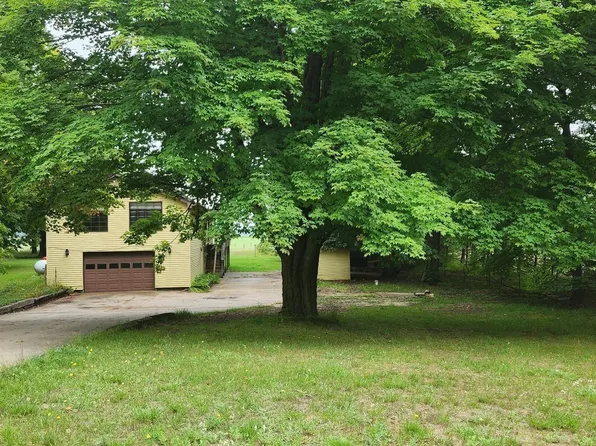 5120 N 3rd Rd, Mesick, MI 49668