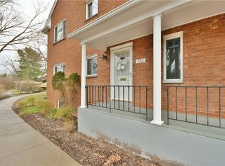 736 Robinwood Dr, Pittsburgh, PA 15220