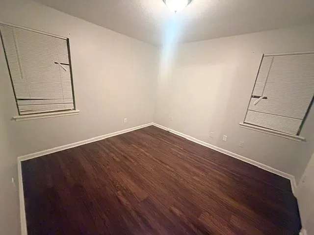 3 bed, 1.5 bath, 1213 sqft, $1,295 — Photo 3