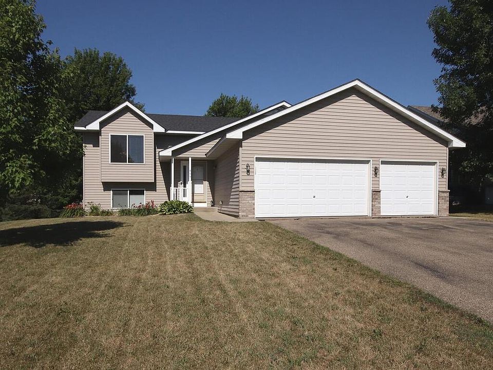 1st image of 409 10th Ave NE