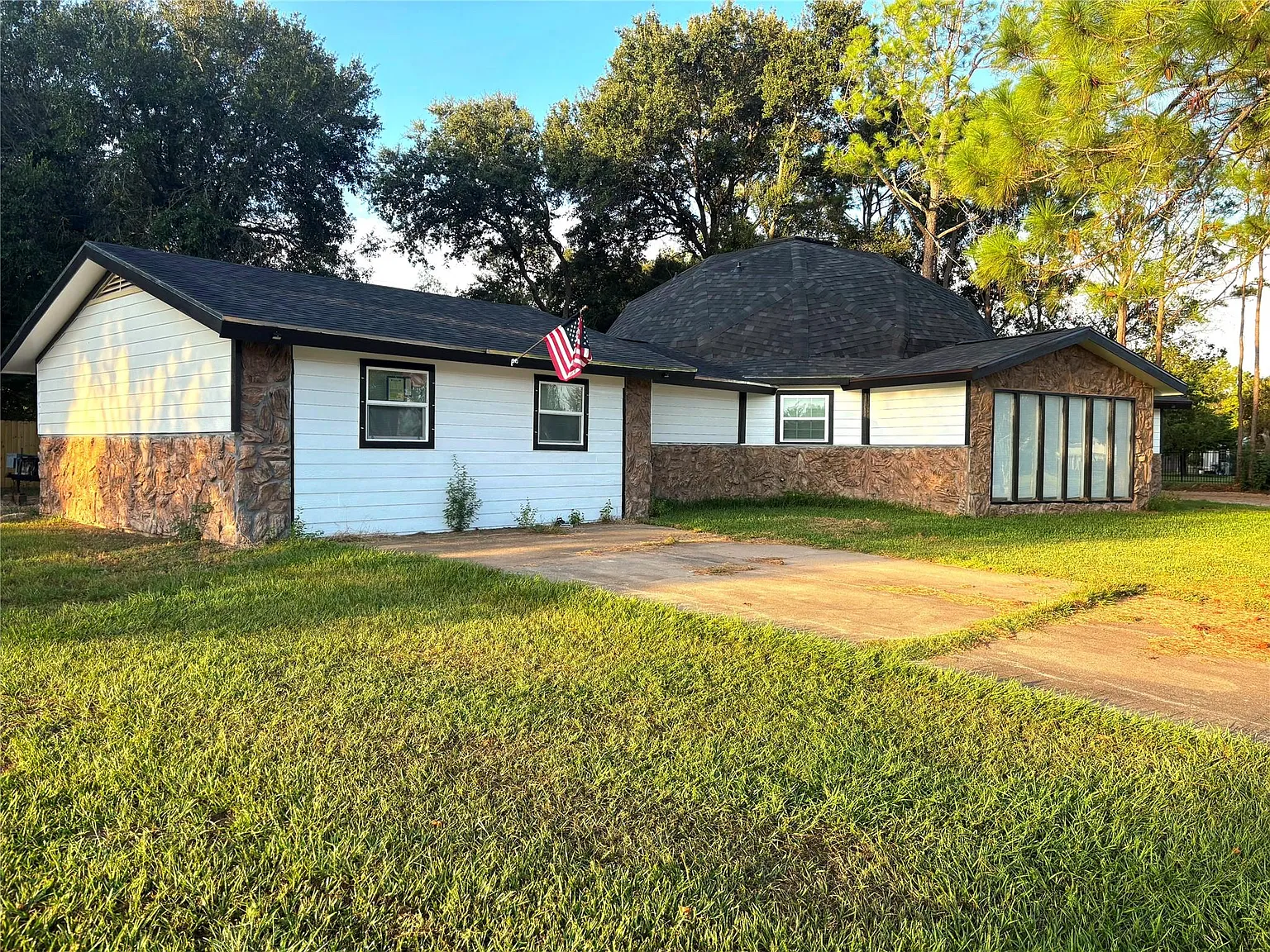 3 bed, 3.0 bath, 2366 sqft, $1,950 — Photo 3