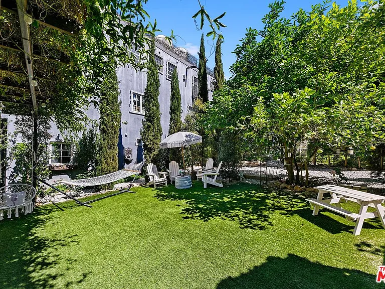 2851 Seabreeze Dr — Photo 64