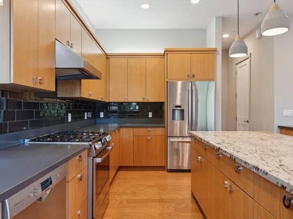 5917 Balboa Dr, Oakland, CA 94611