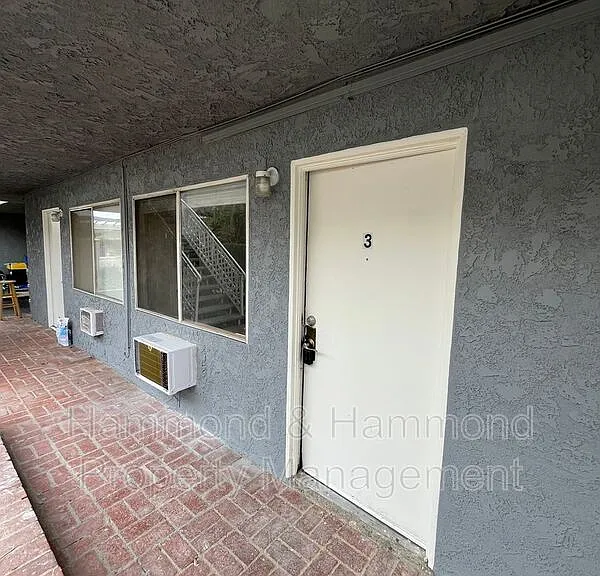 911 Ventura Ave #3 — Photo 3