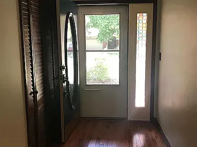 904 Fort Ct — Photo 2