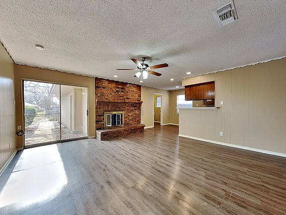 3rd image of 140 Valleyglen Dr