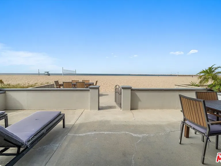 6419 Ocean Front Walk — Photo 44