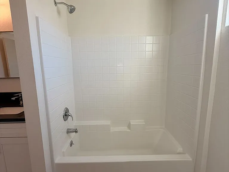 Bear Claw Apartments — Photo 17