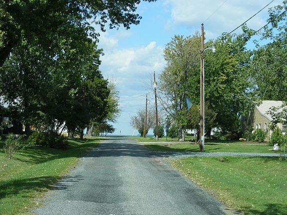 3rd image of 104 Love Point Ave