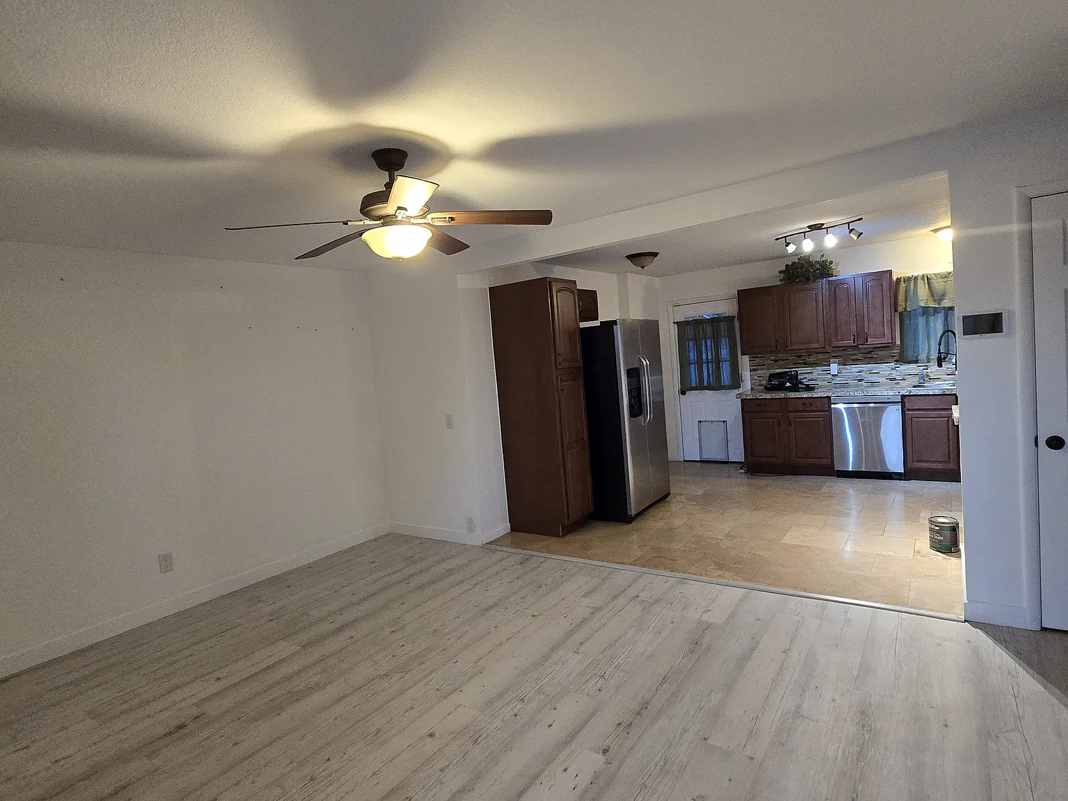 3 bed, 1.5 bath, 1850 sqft, $2,600 — Photo 2