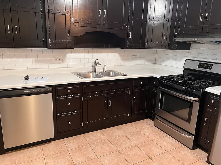 16766 Highview Ave — Photo 3