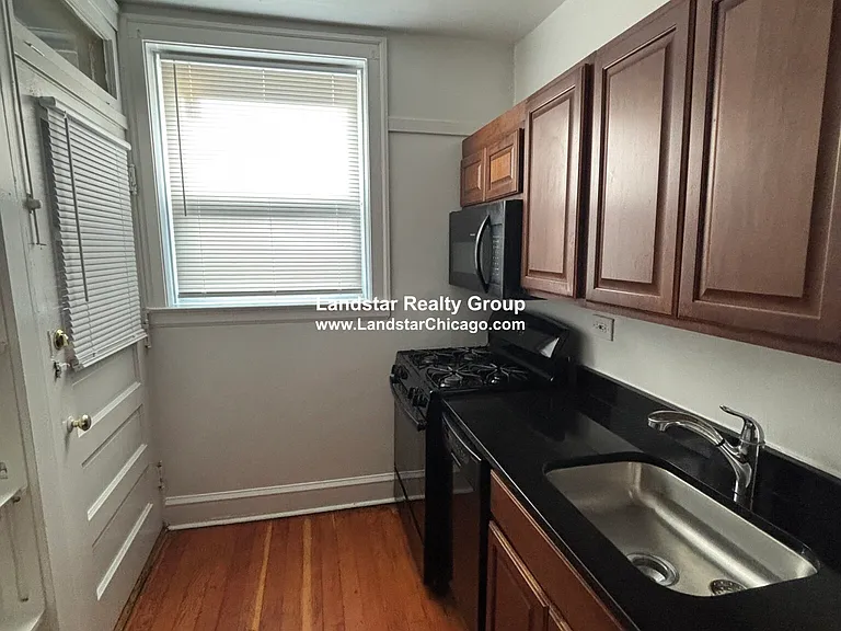 1924 W Morse Ave #3S — Photo 4