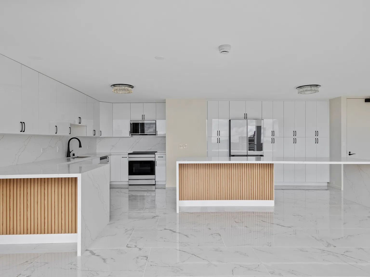 555 University Avenue - ph 1 — Photo 4