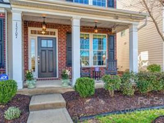 3rd image of 15707 Carley Commons Ln