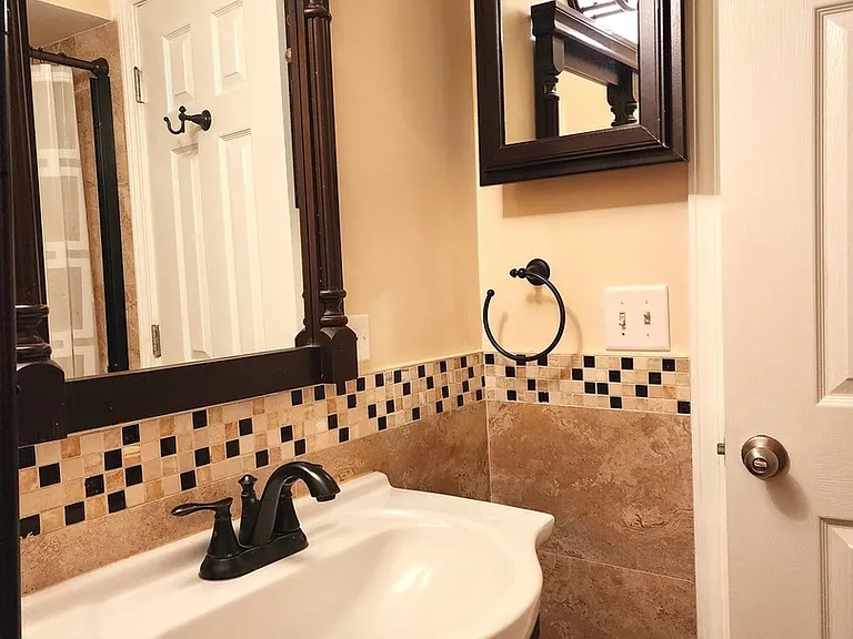 209 N Stevenson Ln — Photo 18
