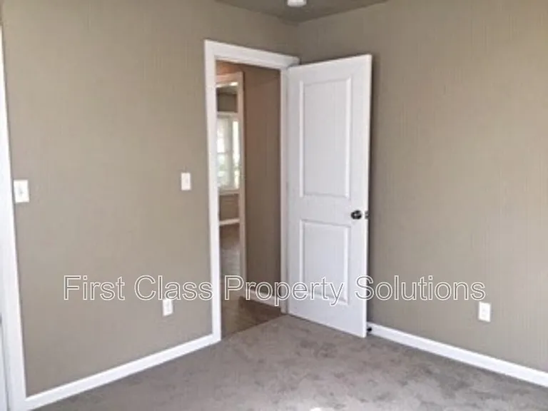 7001 NW 45th St — Photo 14