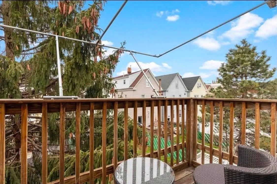 3 bed, 2.0 bath, 900 sqft, $2,700 — Photo 2