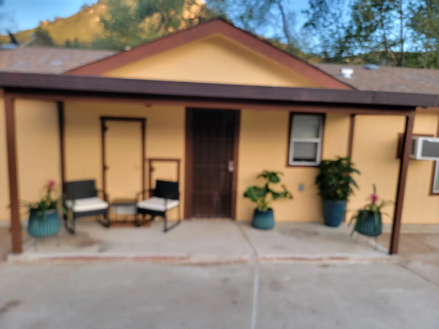 3 bed, 1040 sqft, $900 — Photo 2