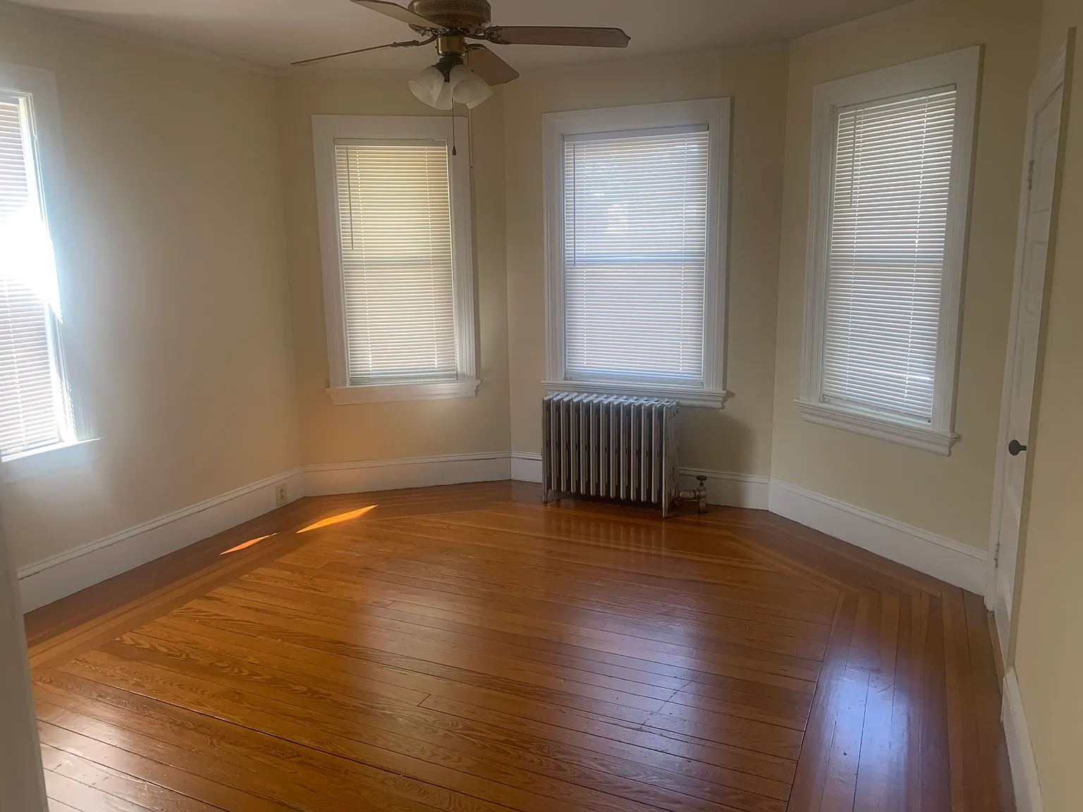 2 bed, 966 sqft, $1,800 — Photo 2