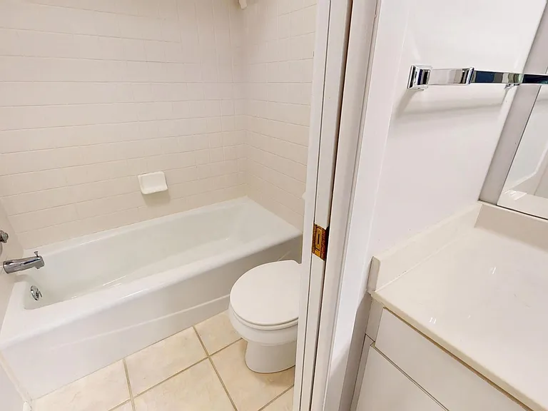 418 Spring Lakes Blvd — Photo 12